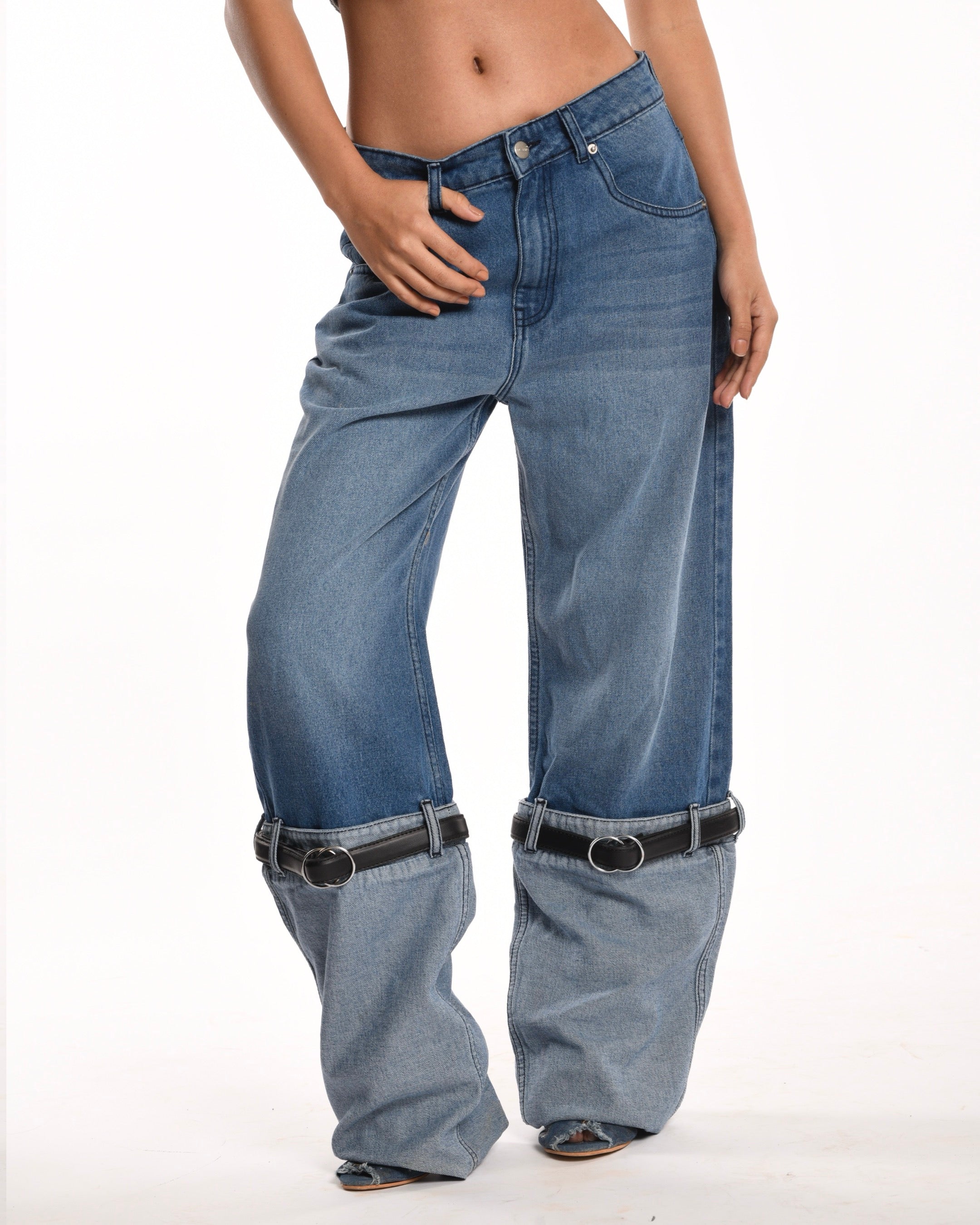 Loren denim jeans with a slim fit and modern design