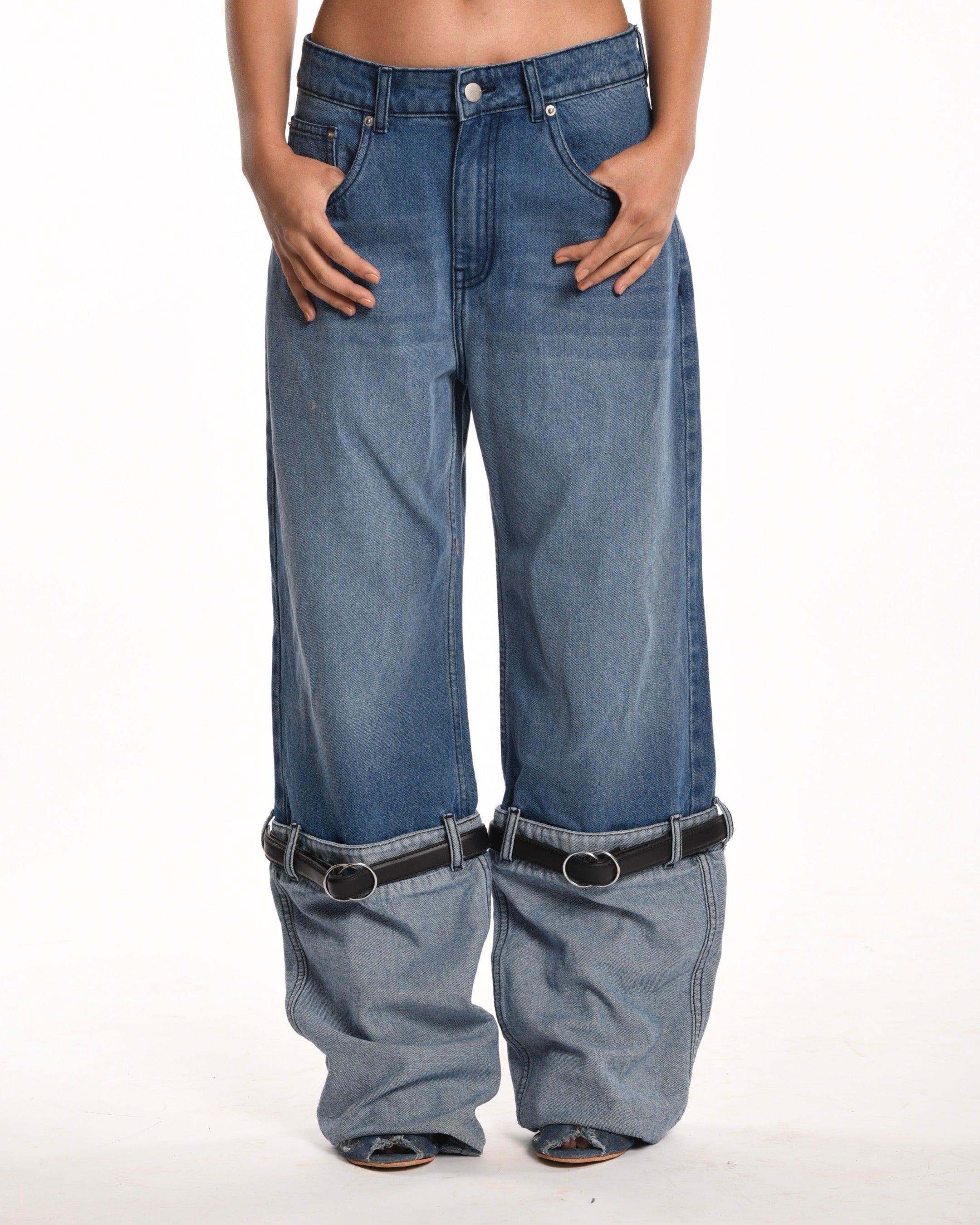 Loren denim jeans with a slim fit and modern design